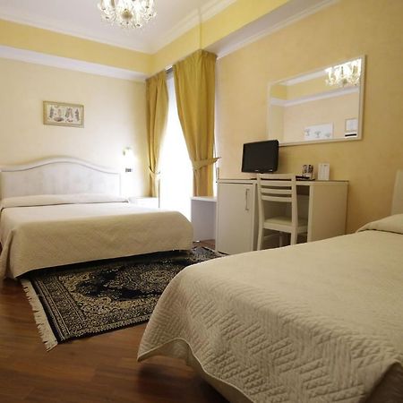 Hotel Vienna Ostenda E Ristorante Il Danubio Rimini Eksteriør billede
