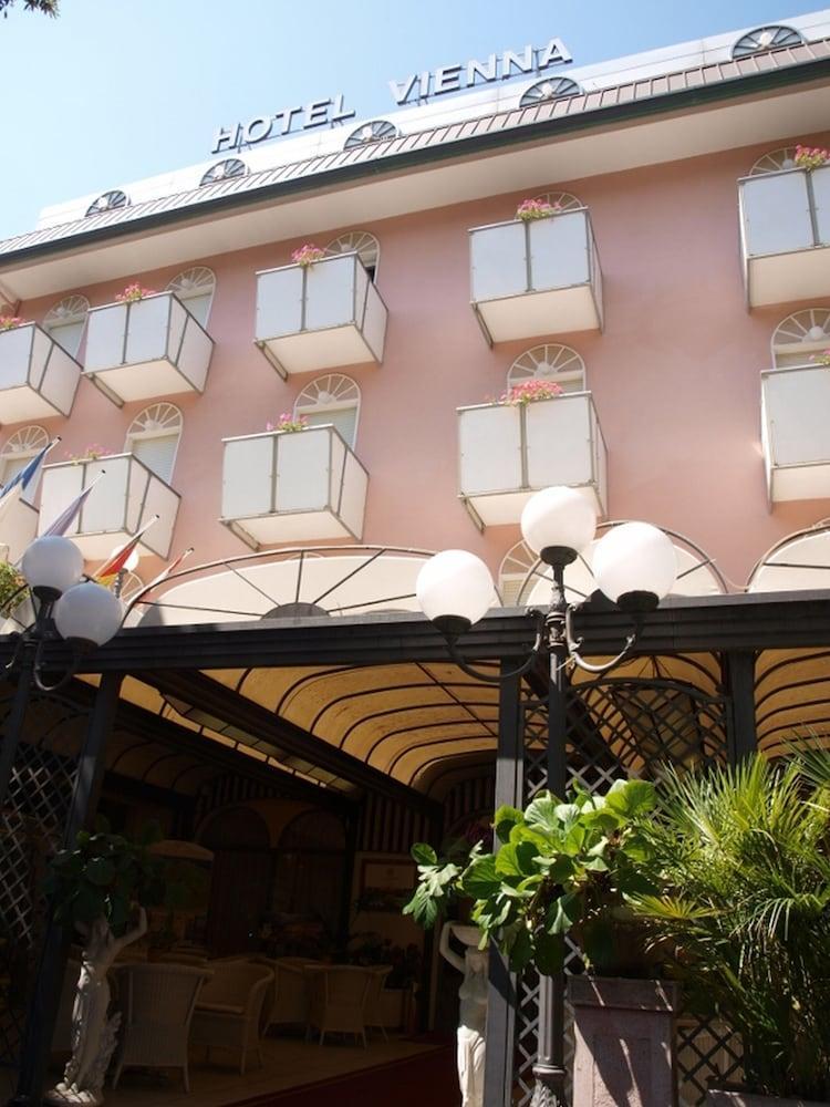 Hotel Vienna Ostenda E Ristorante Il Danubio Rimini Eksteriør billede