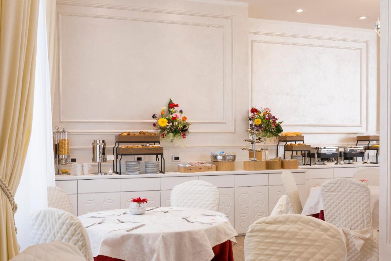 Hotel Vienna Ostenda E Ristorante Il Danubio Rimini Eksteriør billede