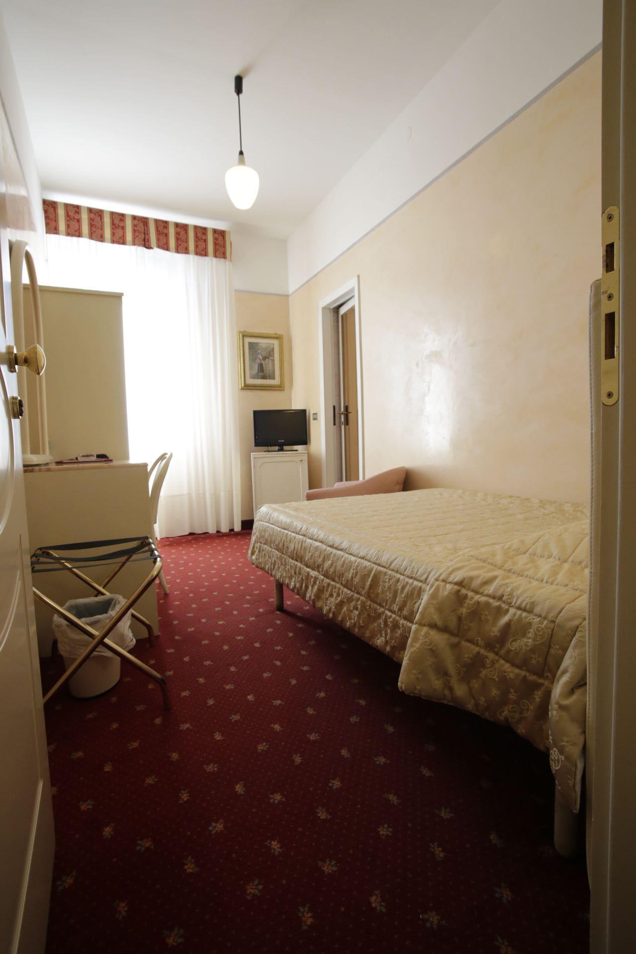 Hotel Vienna Ostenda E Ristorante Il Danubio Rimini Eksteriør billede