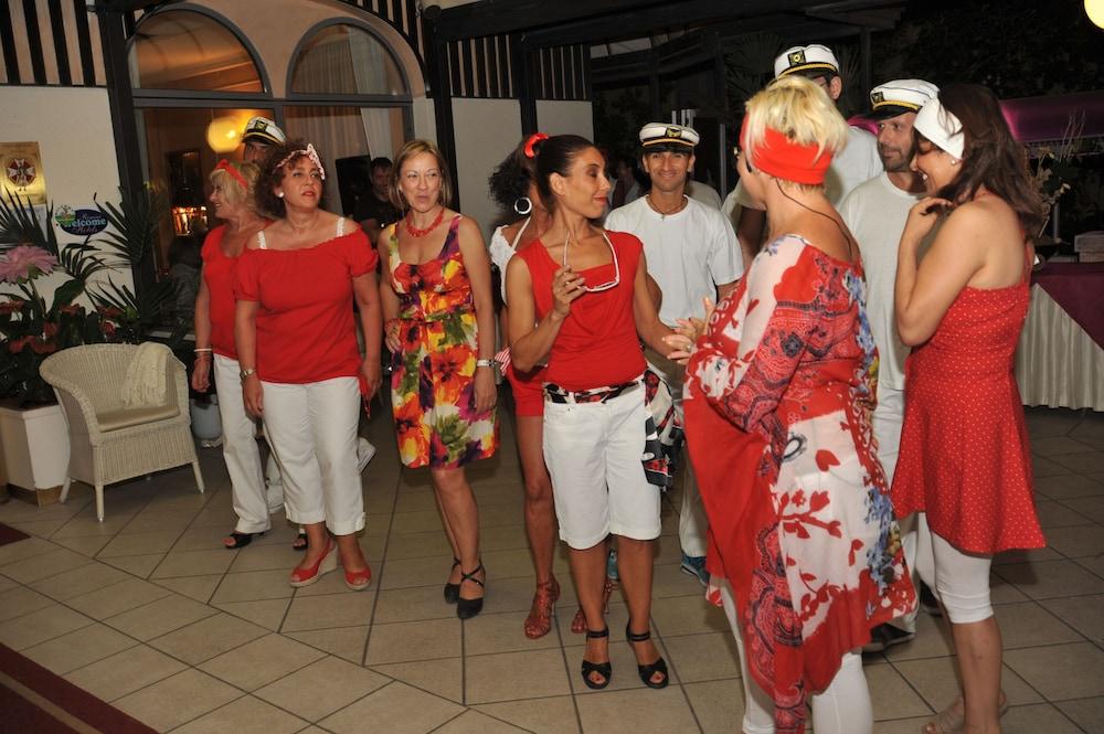 Hotel Vienna Ostenda E Ristorante Il Danubio Rimini Eksteriør billede
