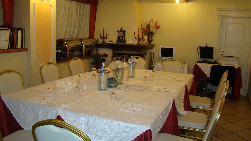 Hotel Vienna Ostenda E Ristorante Il Danubio Rimini Eksteriør billede