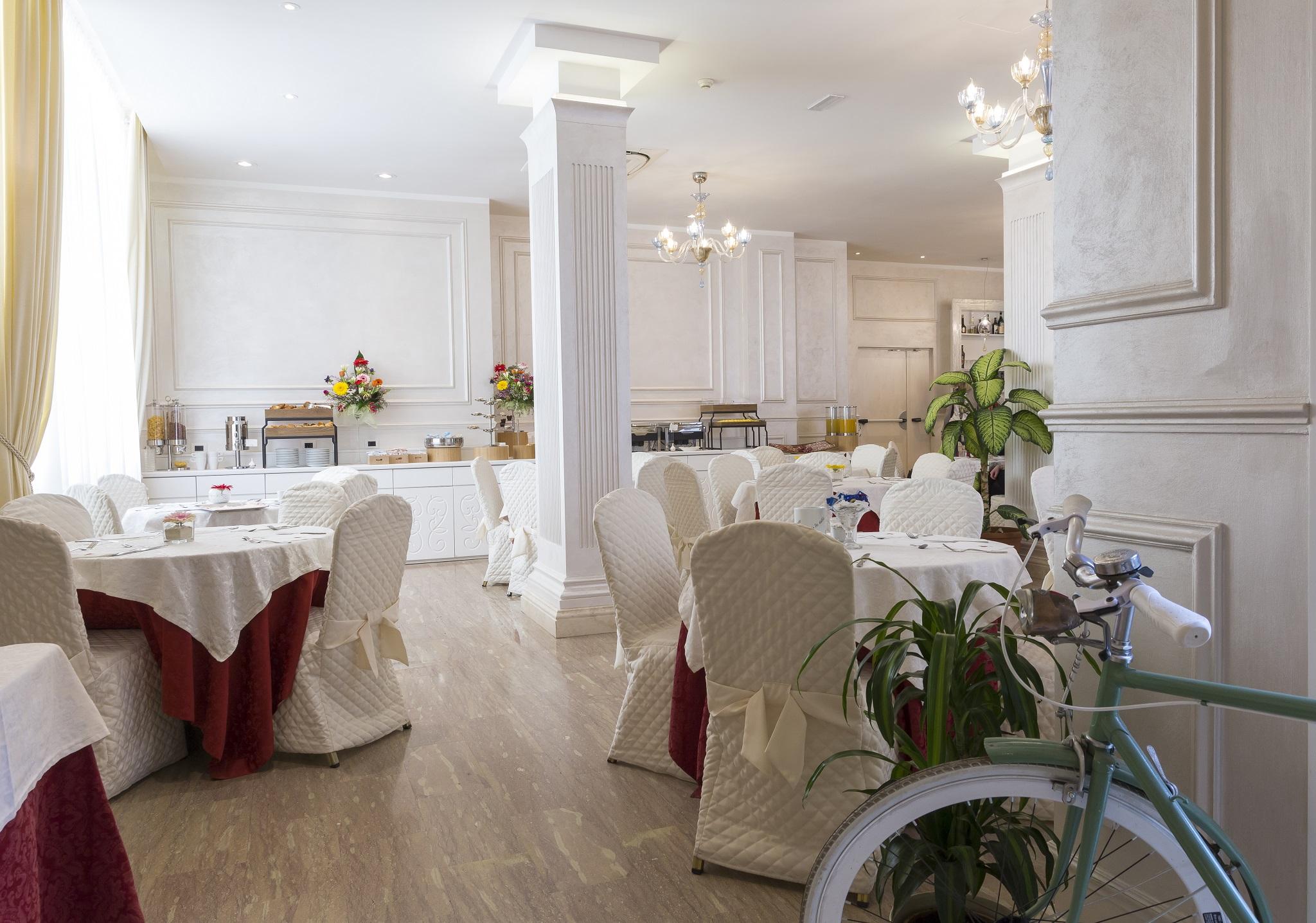 Hotel Vienna Ostenda E Ristorante Il Danubio Rimini Eksteriør billede