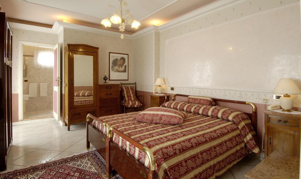 Hotel Vienna Ostenda E Ristorante Il Danubio Rimini Eksteriør billede