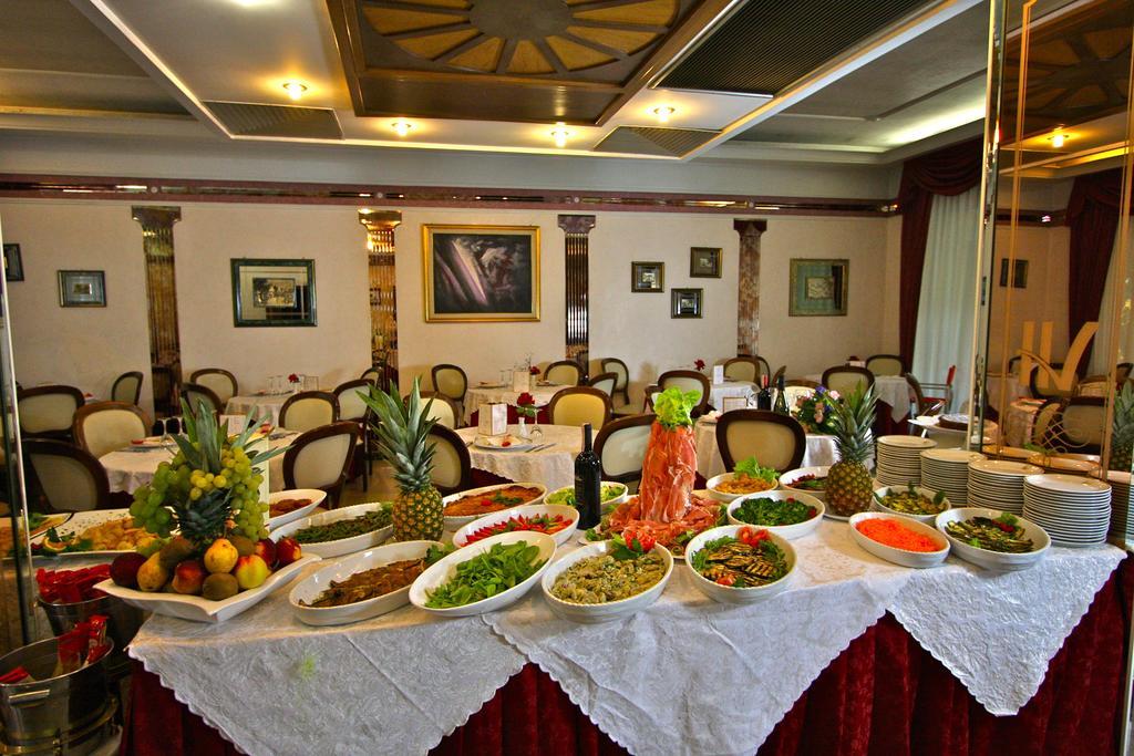 Hotel Vienna Ostenda E Ristorante Il Danubio Rimini Eksteriør billede