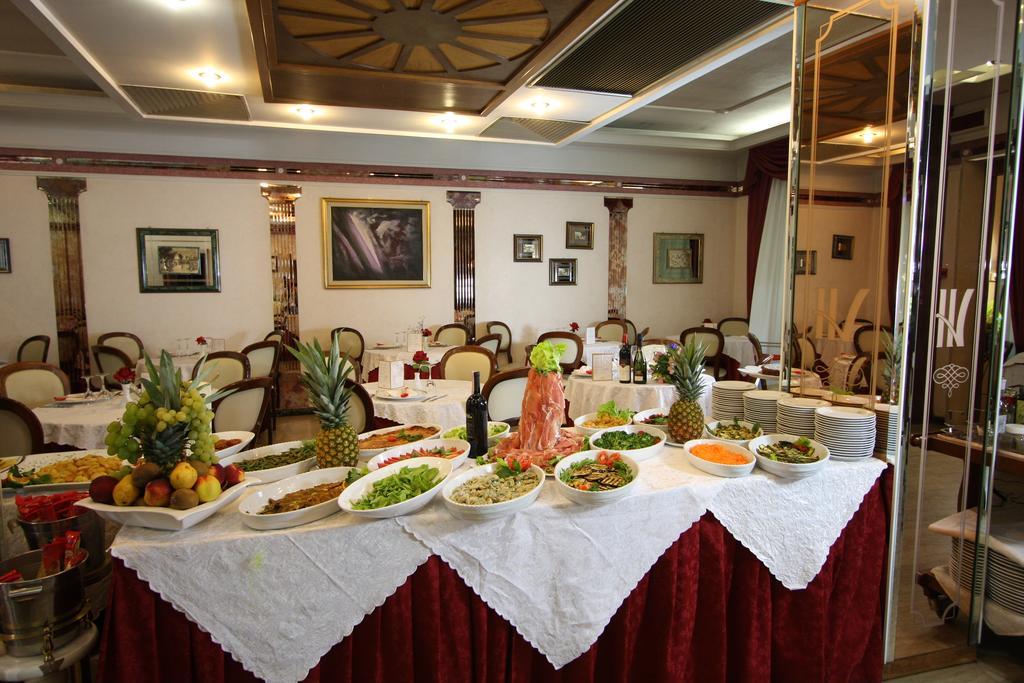 Hotel Vienna Ostenda E Ristorante Il Danubio Rimini Eksteriør billede