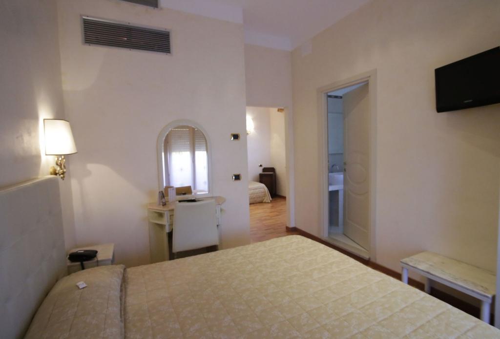 Hotel Vienna Ostenda E Ristorante Il Danubio Rimini Eksteriør billede