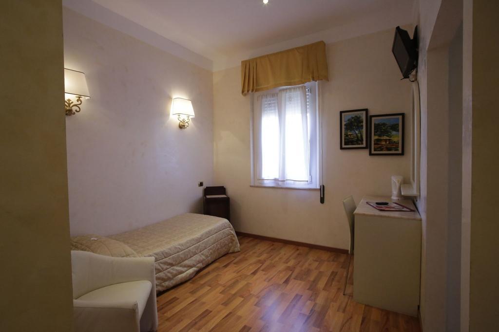 Hotel Vienna Ostenda E Ristorante Il Danubio Rimini Eksteriør billede