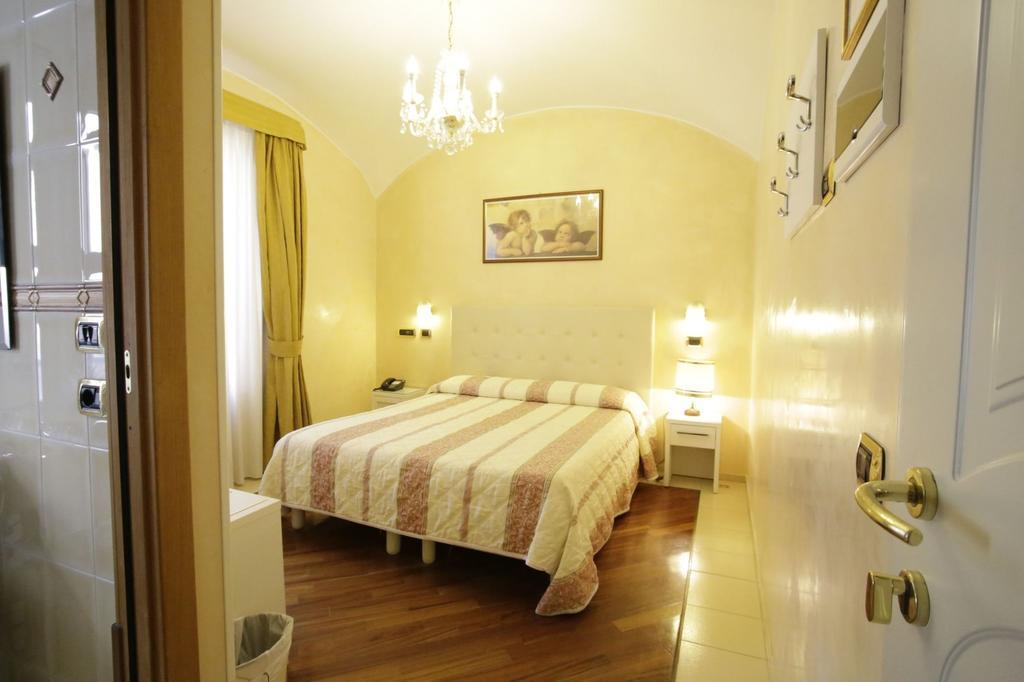 Hotel Vienna Ostenda E Ristorante Il Danubio Rimini Eksteriør billede