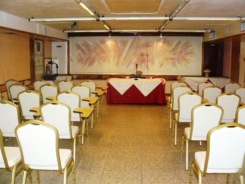 Hotel Vienna Ostenda E Ristorante Il Danubio Rimini Eksteriør billede