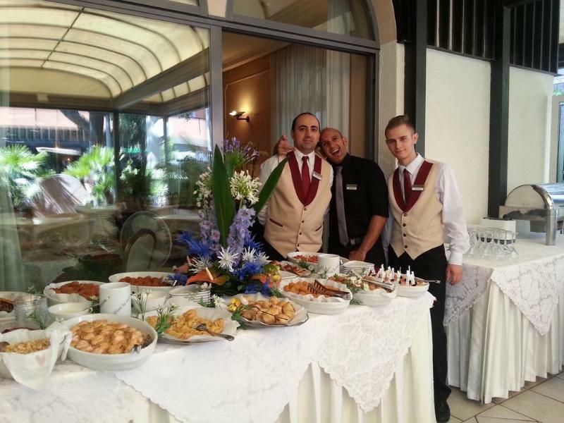 Hotel Vienna Ostenda E Ristorante Il Danubio Rimini Eksteriør billede